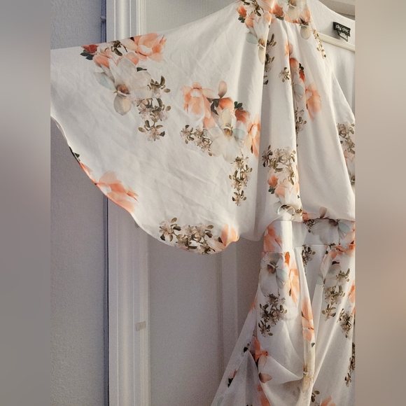 City Chic Floral Midi Dress in Cream and Peach - Picture 3 of 13